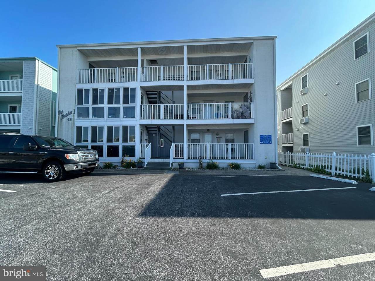 421 Bayshore Drive - Photo 1