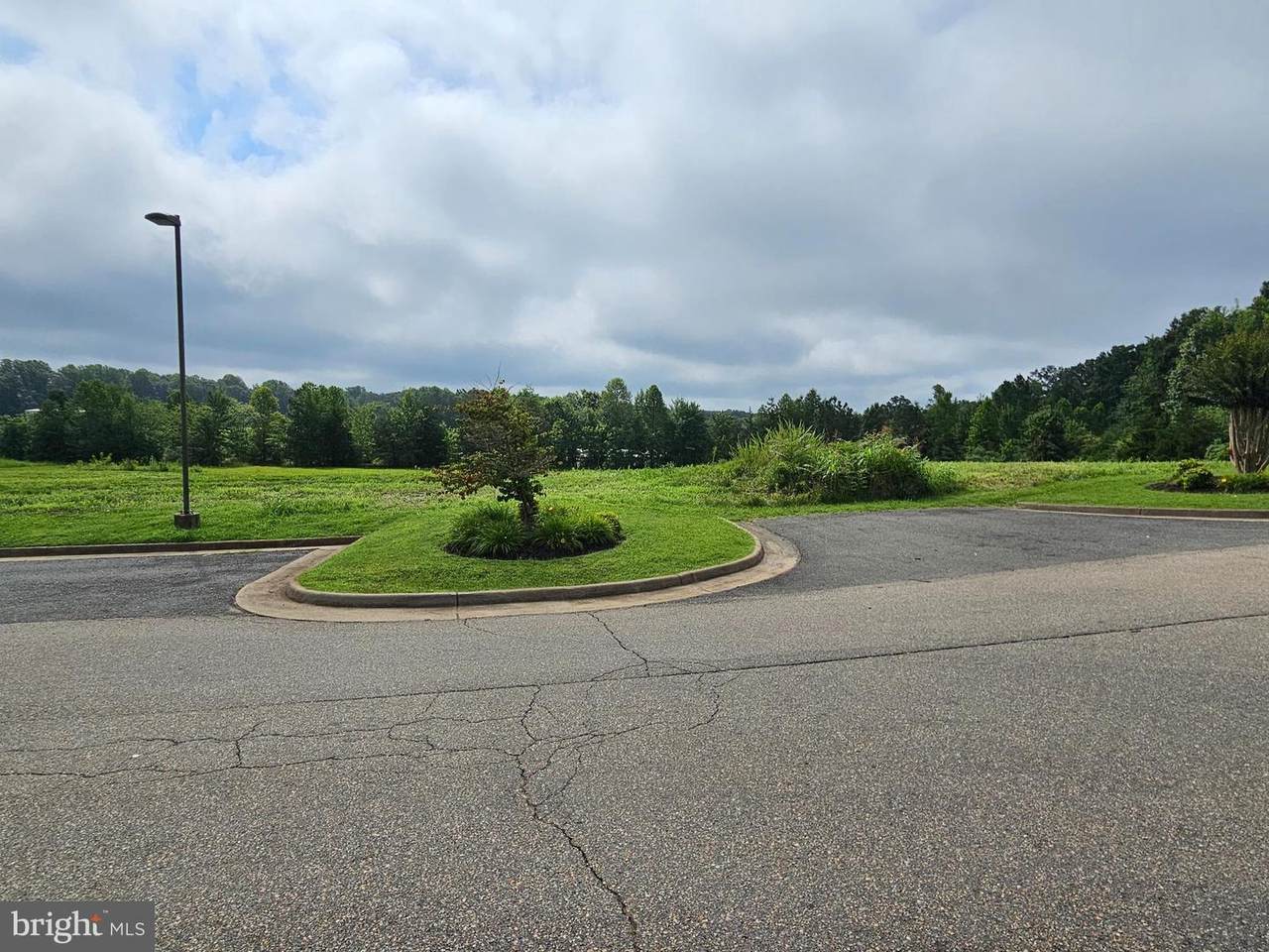01 Buckingham Centre Dr - Photo 1