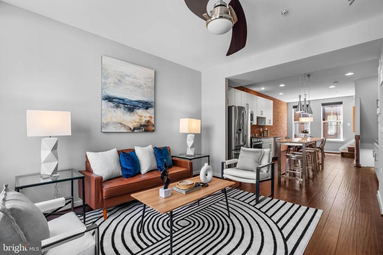 1421 Trafalgar Lane - Photo 1