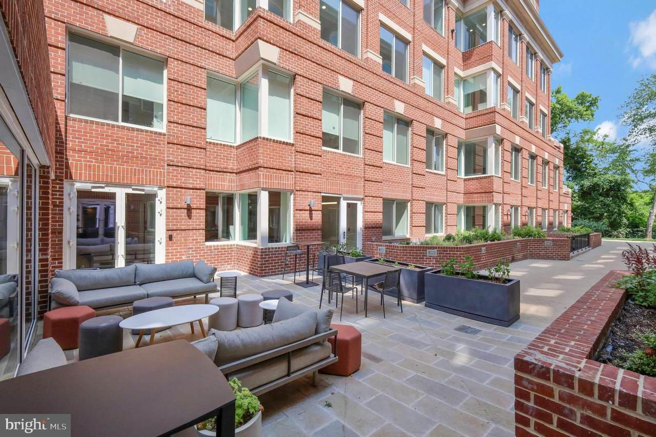 635 Slaters Lane - Photo 1