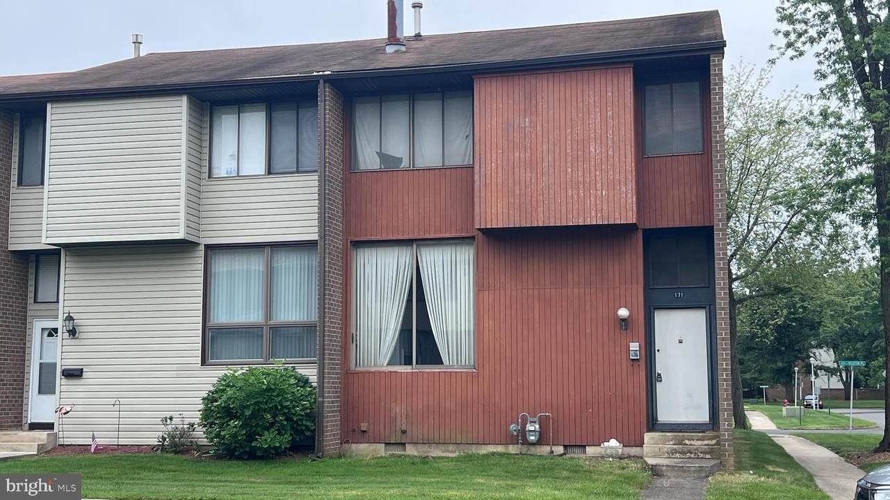 171 Hollingston Place - Photo 1