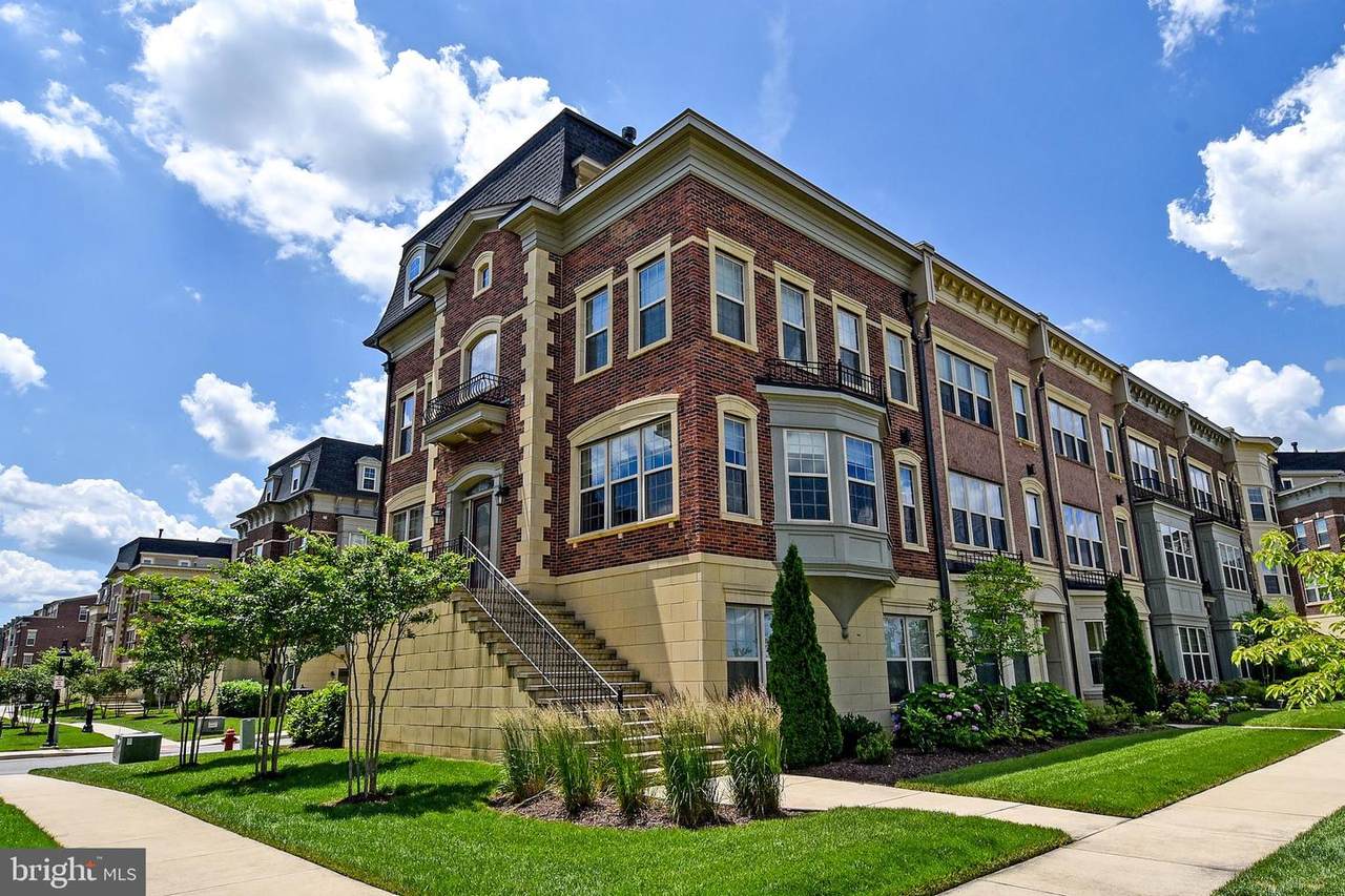 810 Fair Winds Way - Photo 1