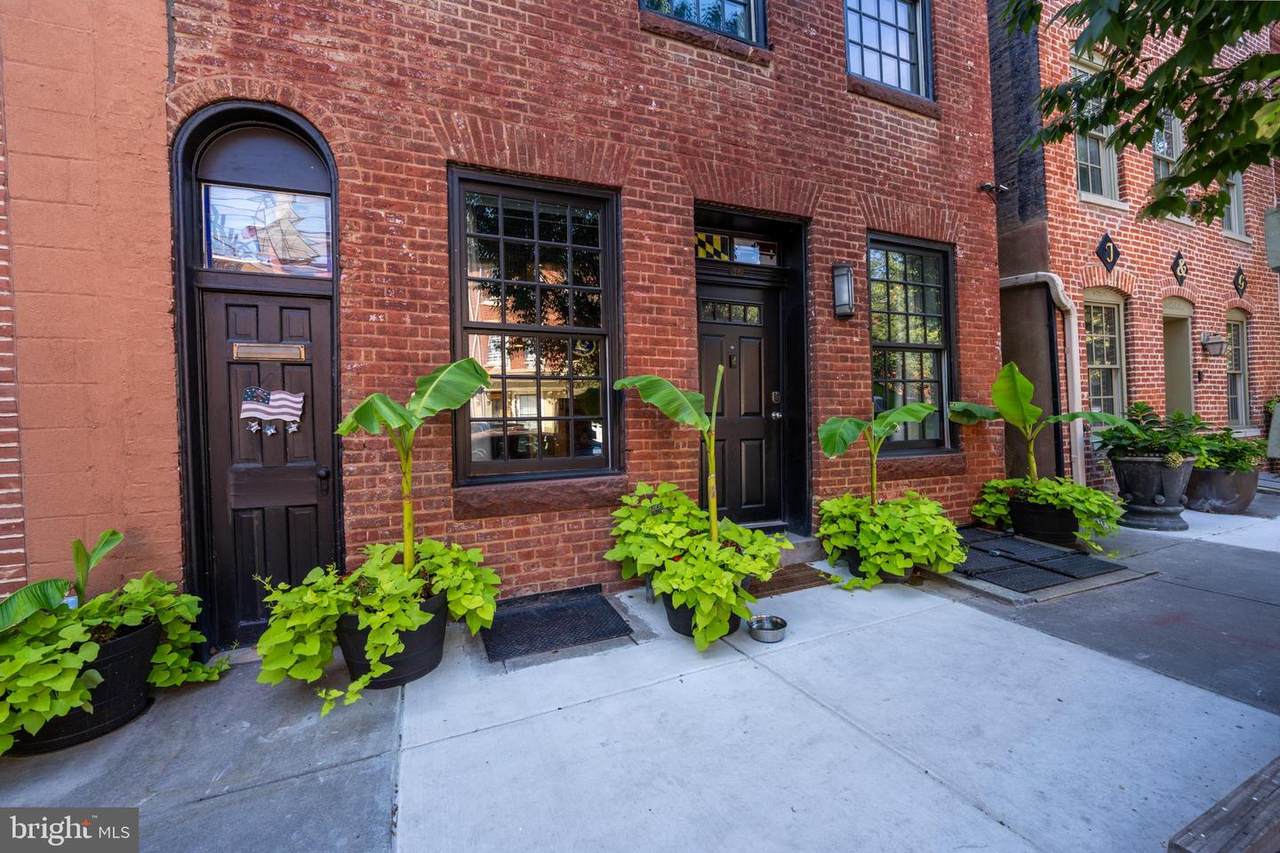 840 Bond Street - Photo 1