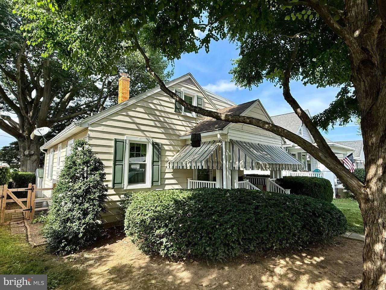 2241 Garfield Avenue - Photo 1