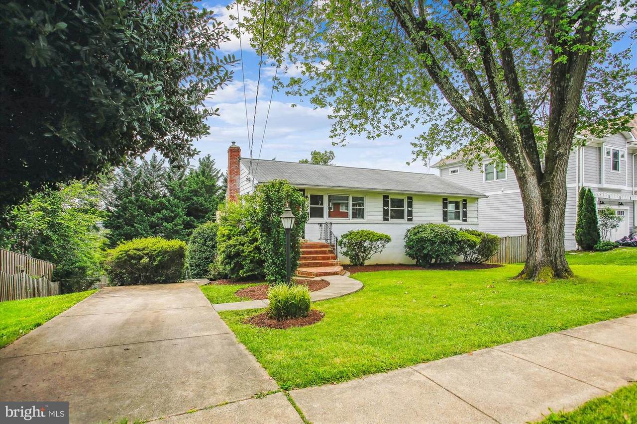 102 Moore Avenue - Photo 1