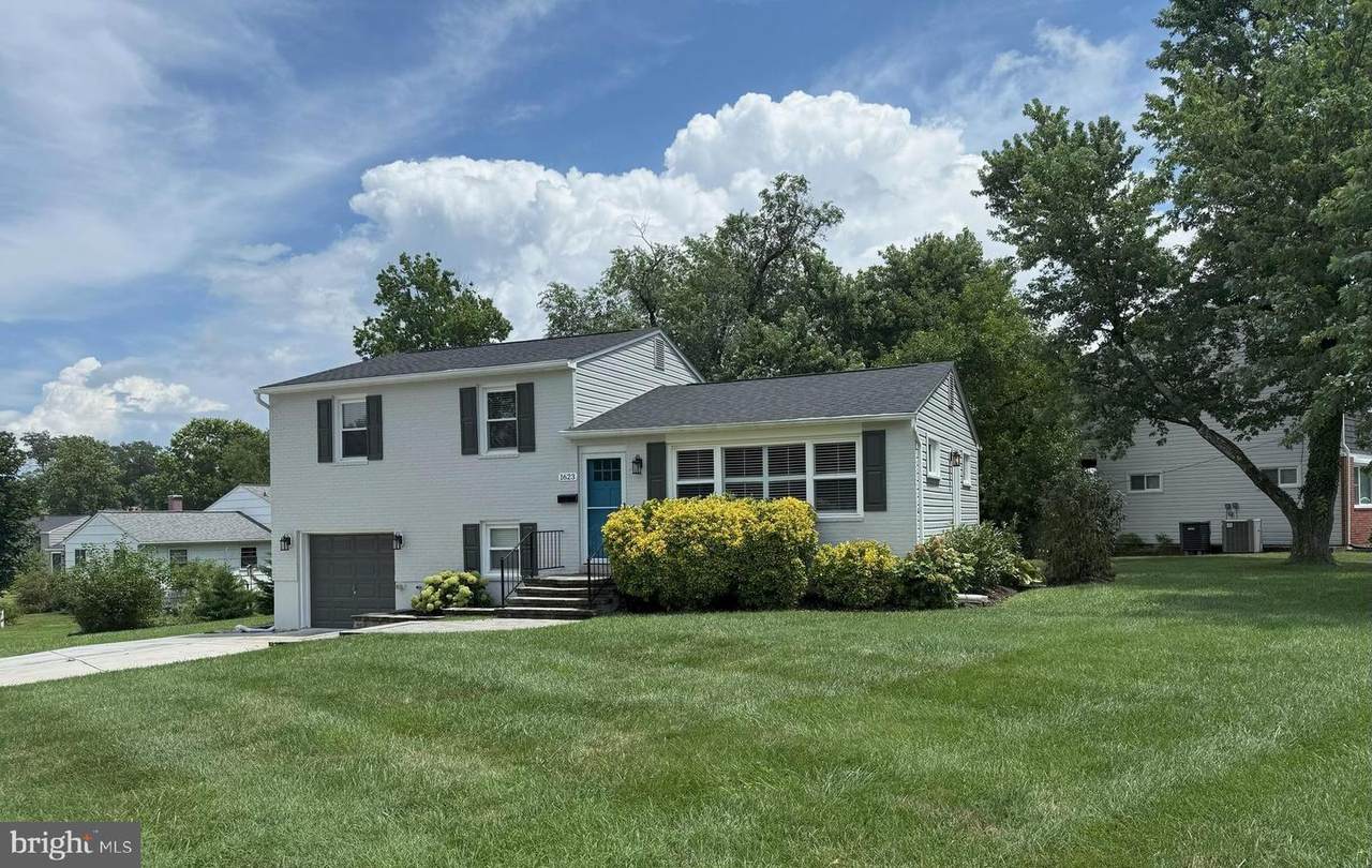 1623 Charmuth Road - Photo 1