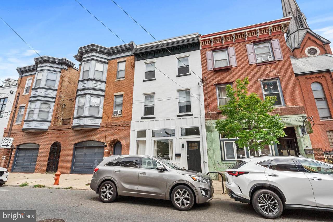 715 4TH Street - Photo 1