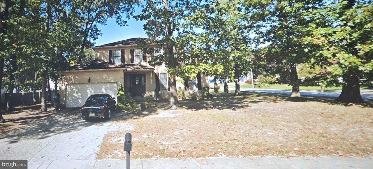 101 Joanie Avenue - Photo 1