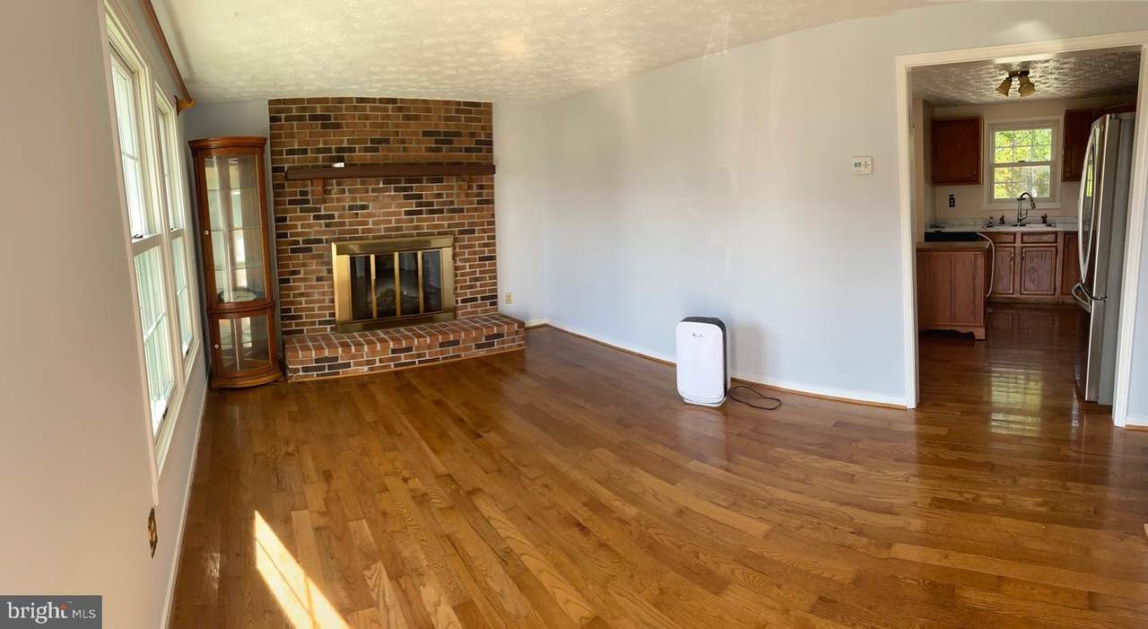 https://bt-photos.global.ssl.fastly.net/brightmls/1280_boomver_1_804029781246-2.jpg