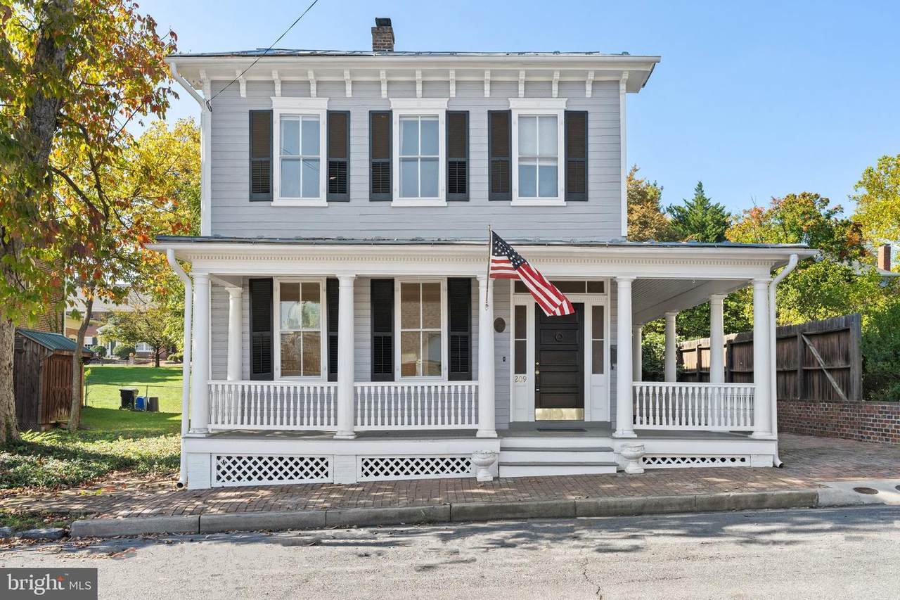 209 Washington Street - Photo 1