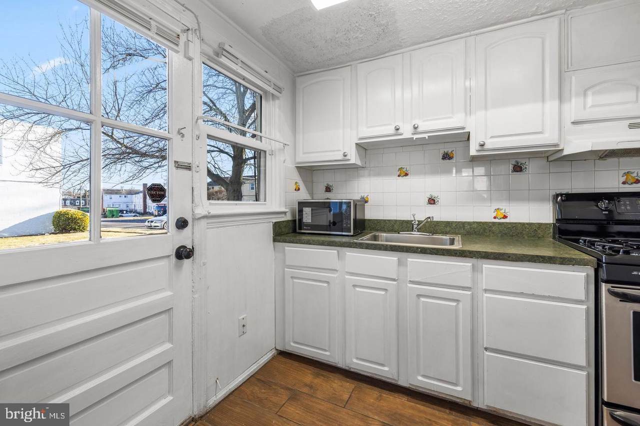 2515 Colebrooke Drive - Photo 1