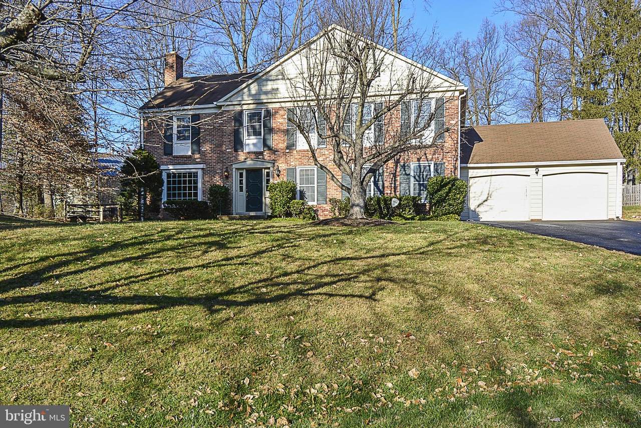 10121 Donegal Court - Photo 1