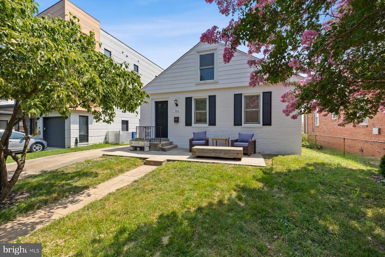 913 Oak Street - Photo 1