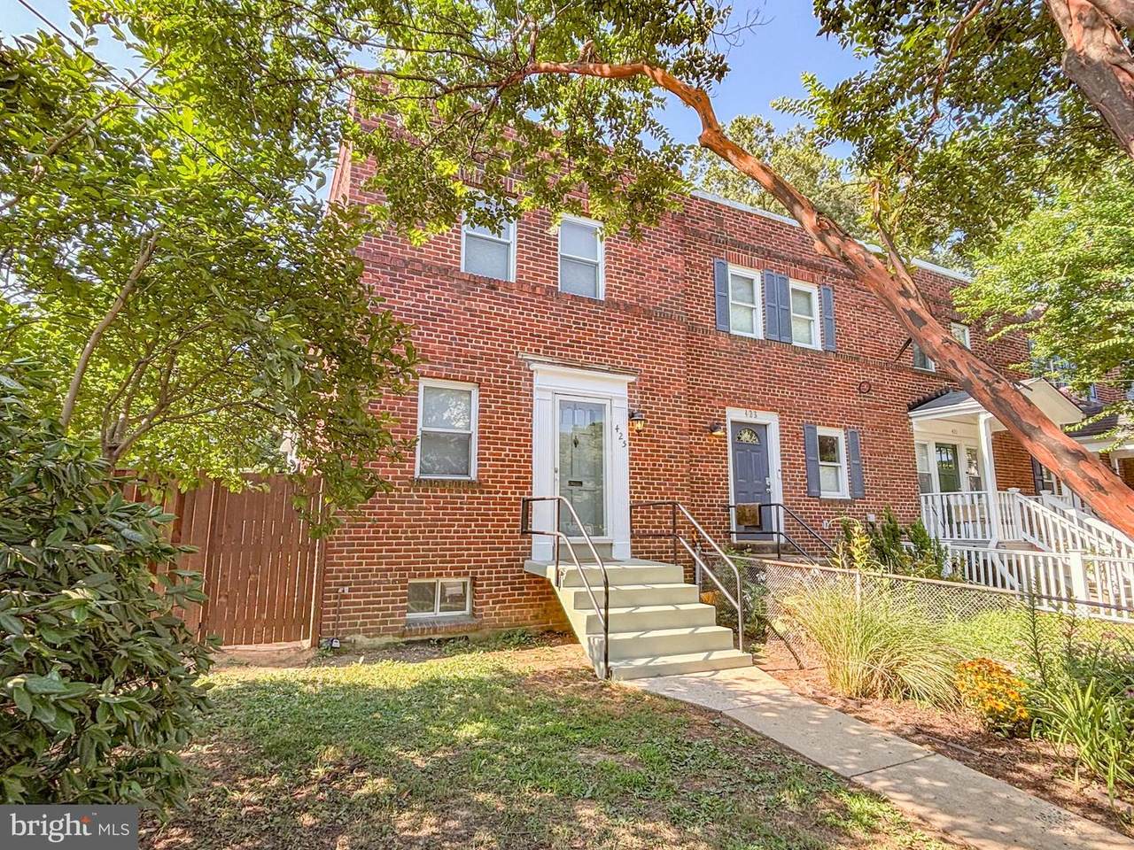 425 Laverne Avenue - Photo 1
