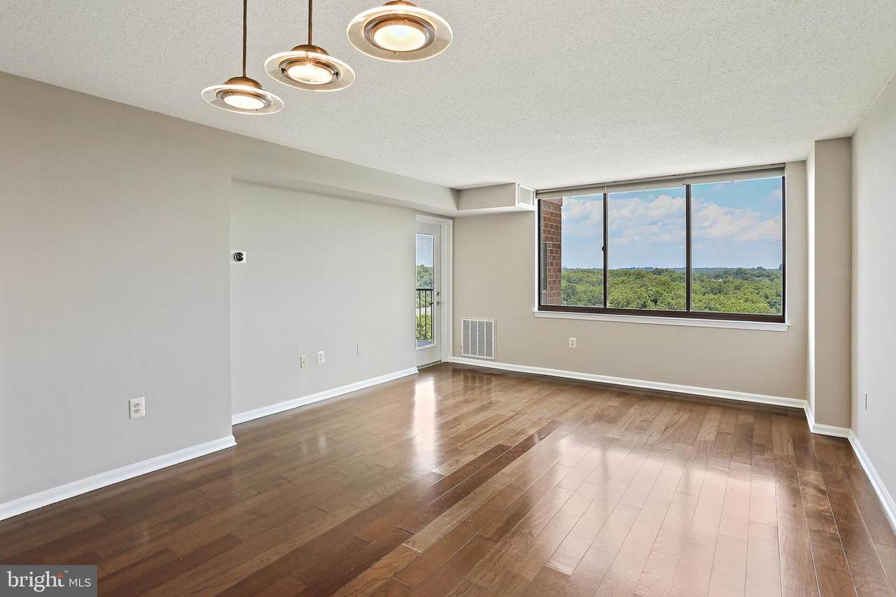 10101 Grosvenor Place - Photo 1