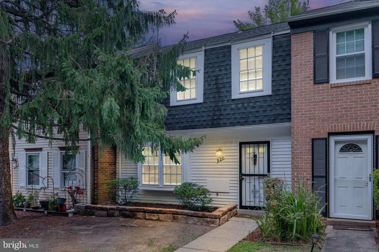 920 Windsor Court - Photo 1