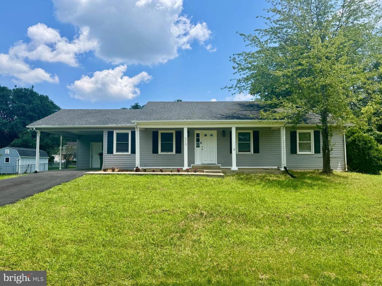 107 Raintree Boulevard - Photo 1