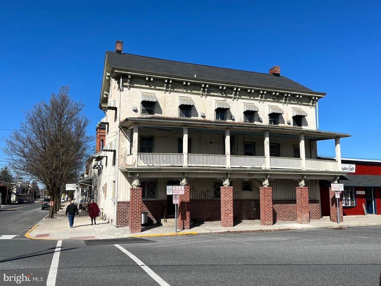 8 Center Square - Photo 1