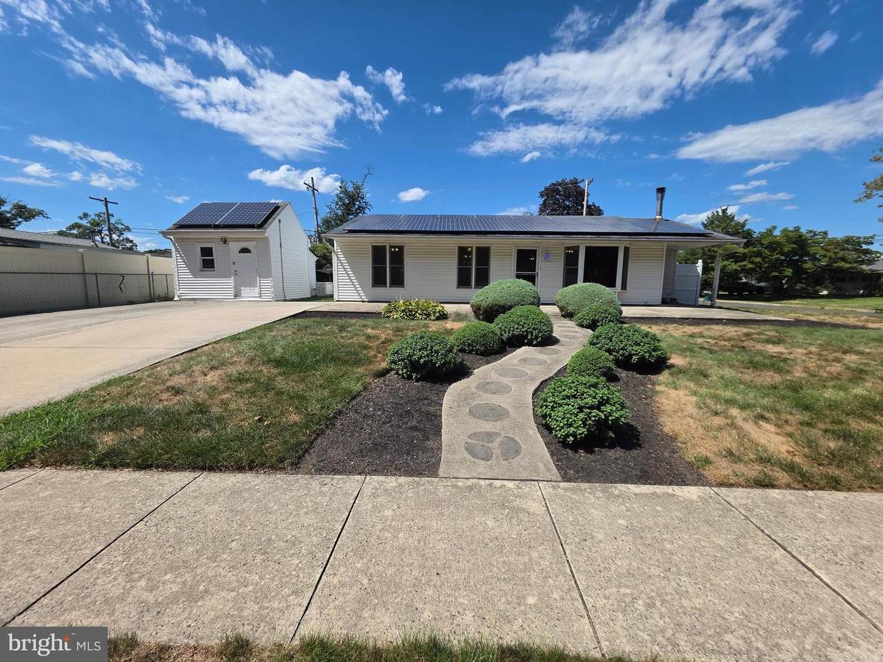 1 Mistletoe Lane - Photo 1