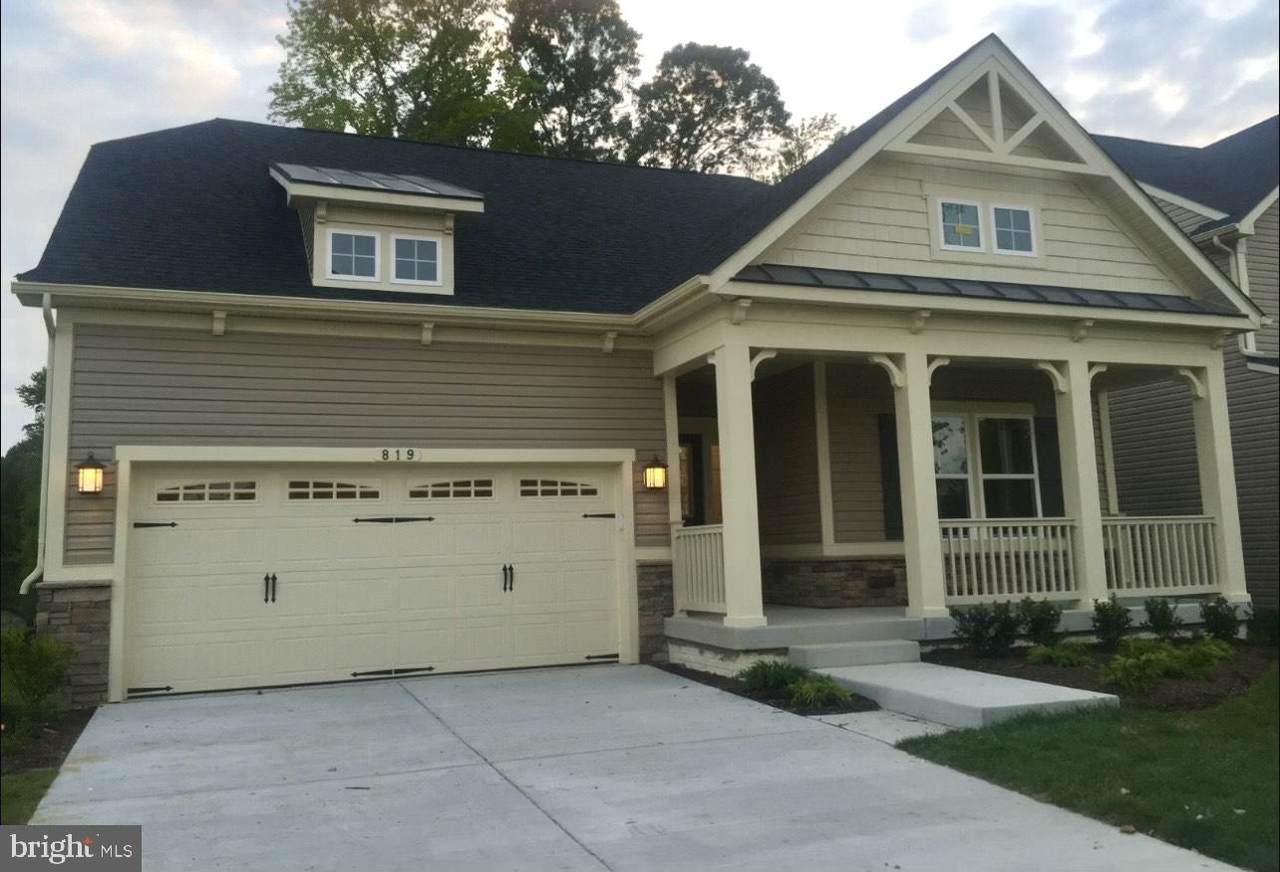 819 Creekside Village Boulevard - Photo 1