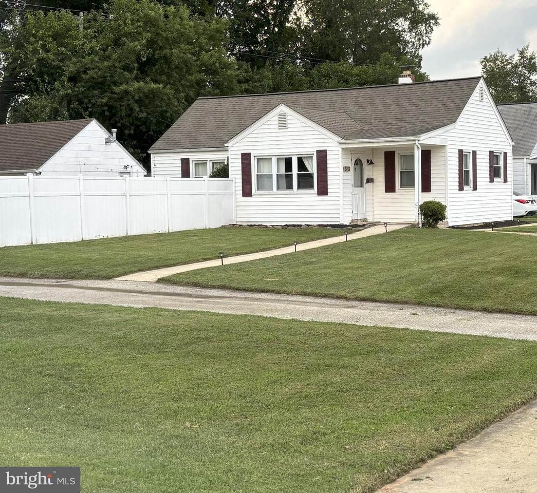 33 University Avenue - Photo 1