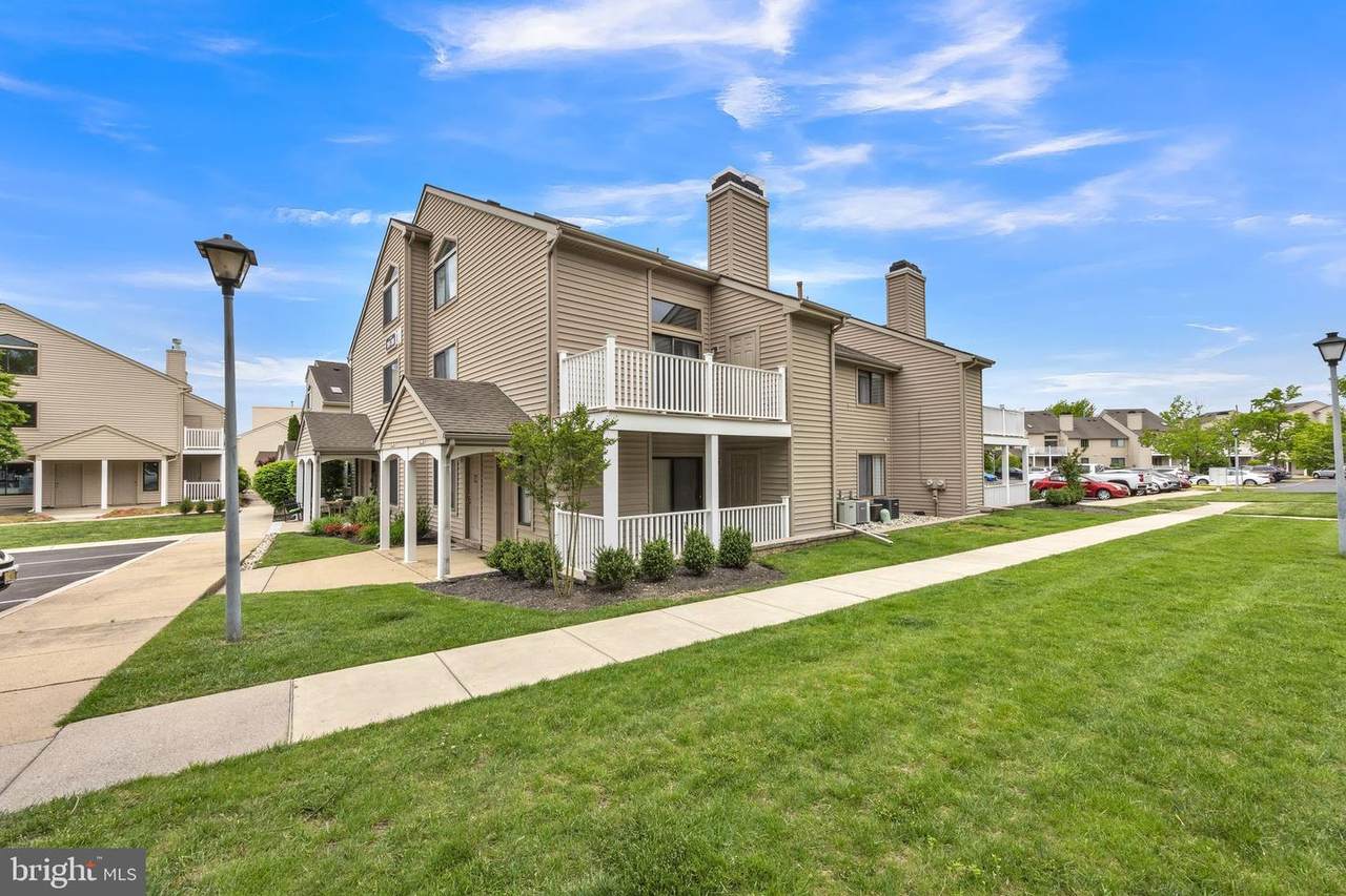 1104 Roberts Way - Photo 1