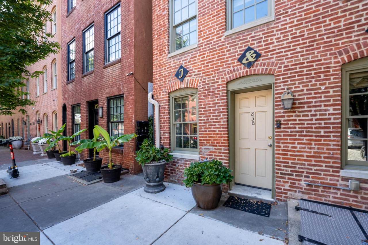 838 Bond Street - Photo 1