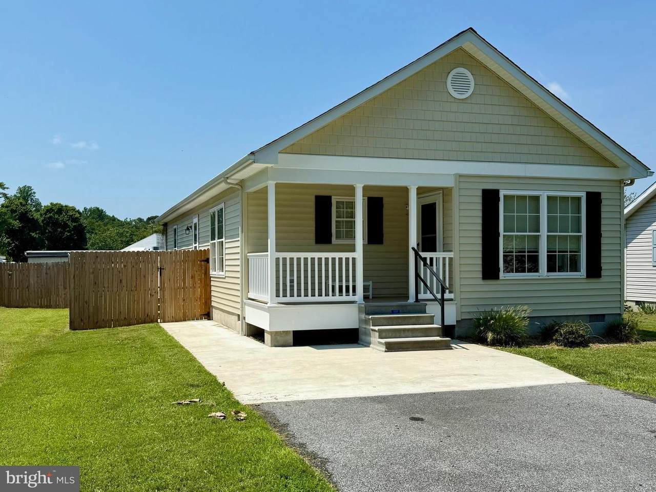 318 4TH Street - Photo 1