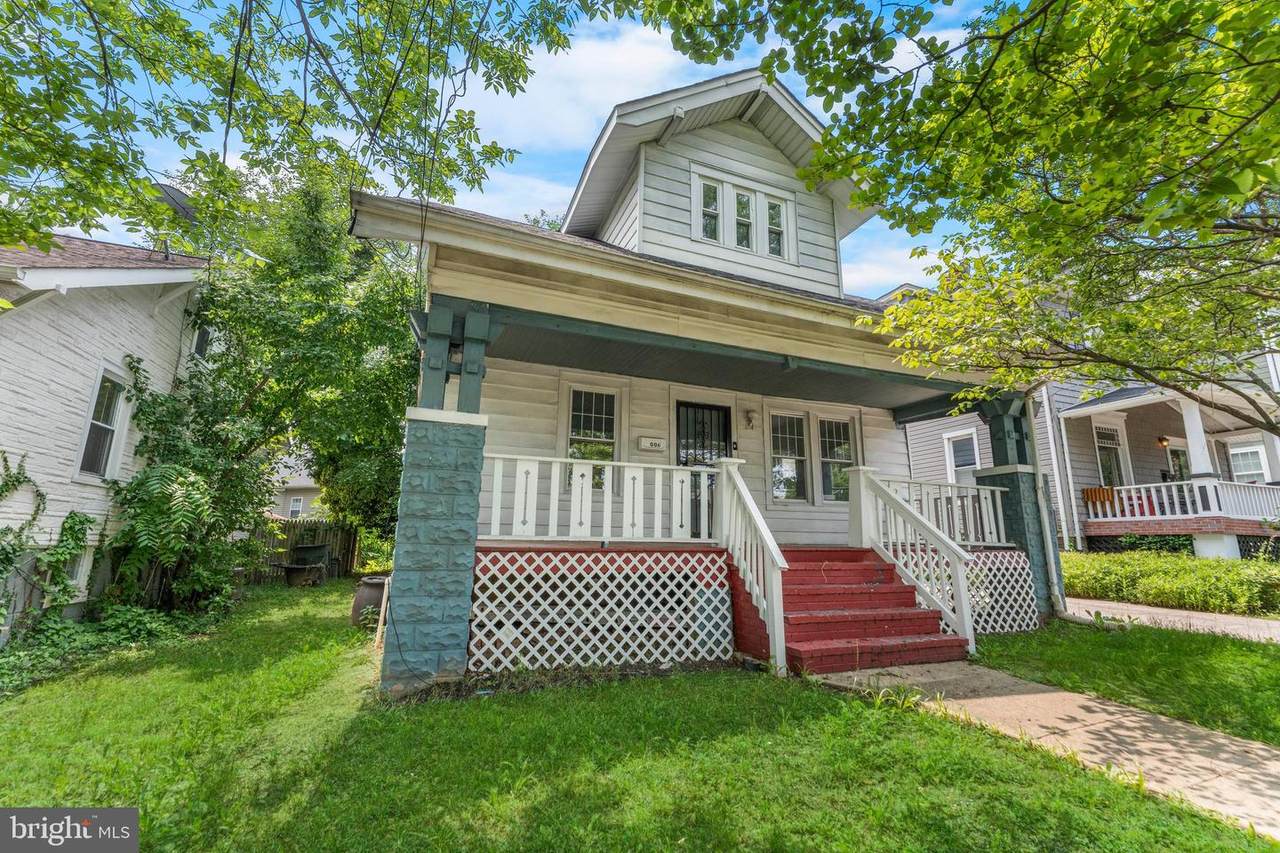 3006 South Dakota Avenue - Photo 1