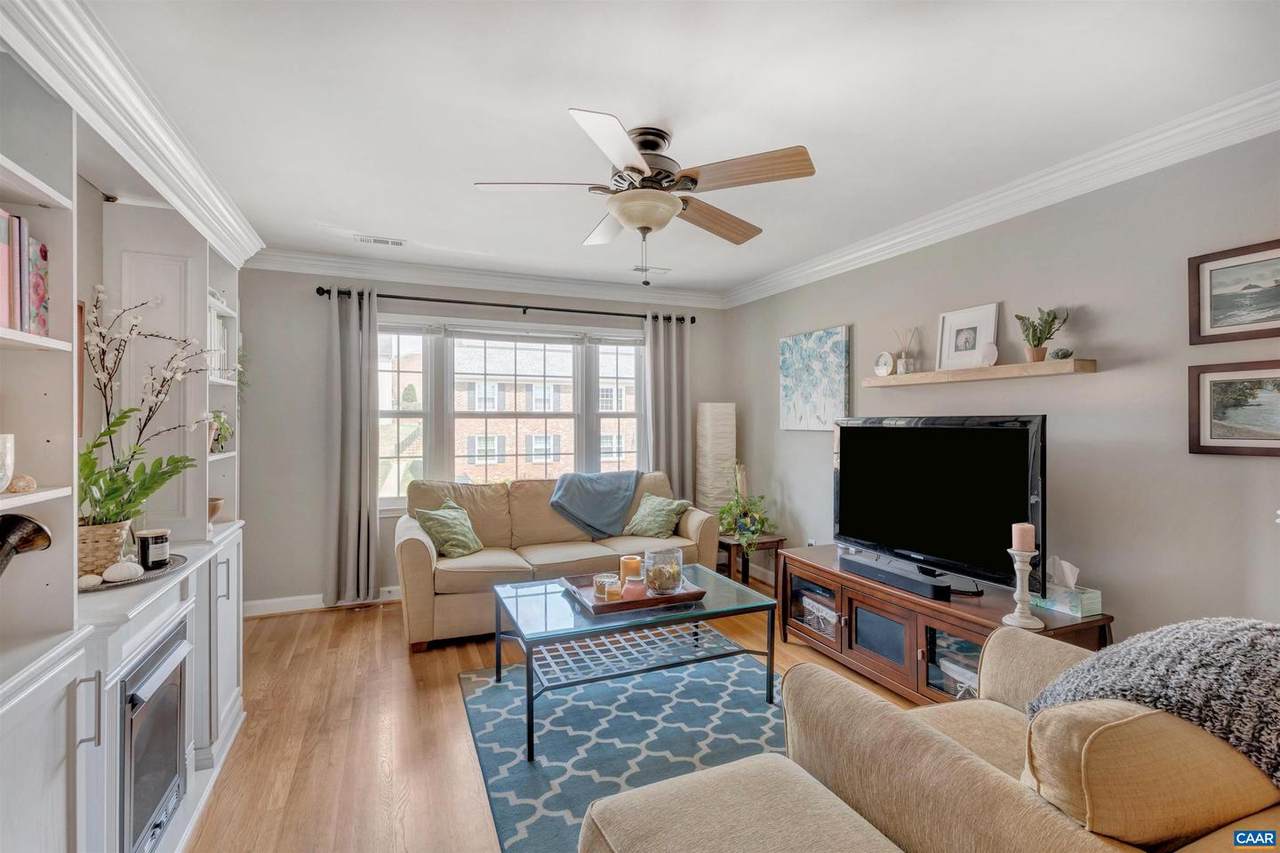 2421 Barracks Pl - Photo 1