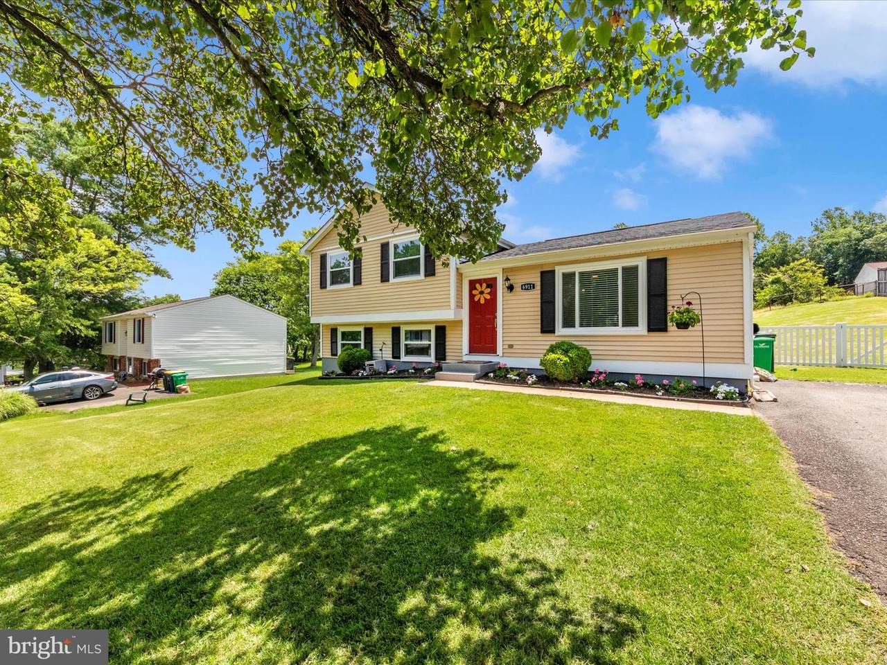 6911 Killarney Street - Photo 1