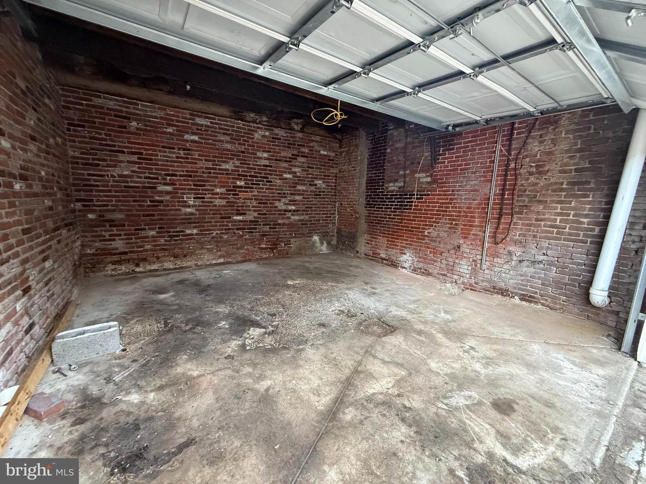 2614 Montgomery Avenue - Photo 1