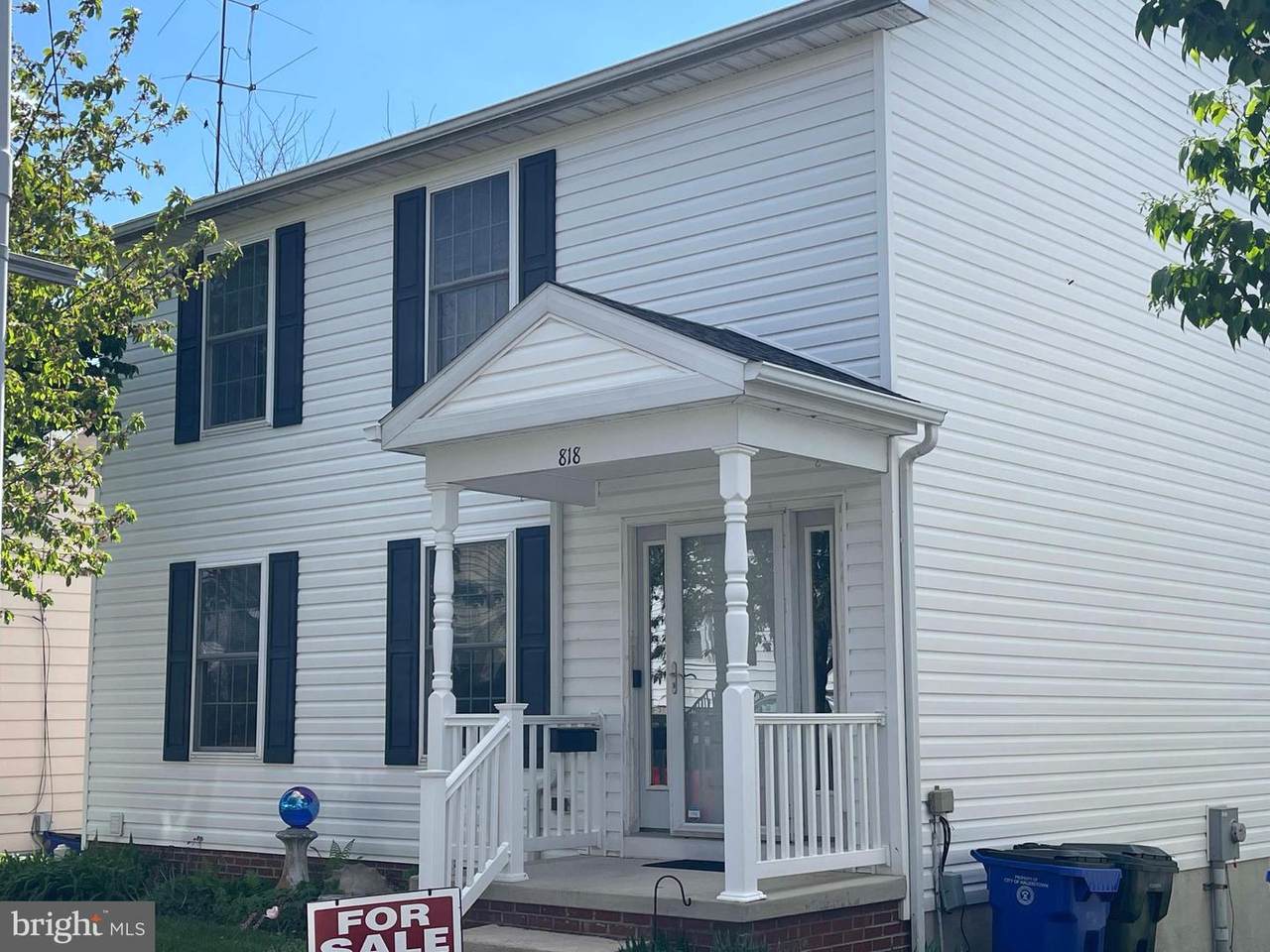 818 View Street - Photo 1