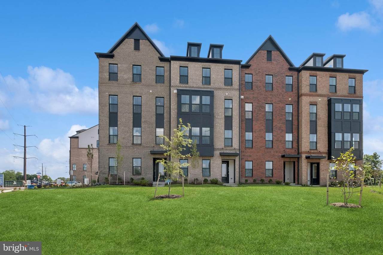 4815 Bauhaus Square - Photo 1