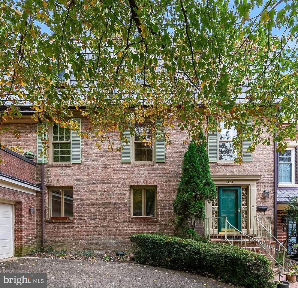 2424 Queen Street - Photo 1