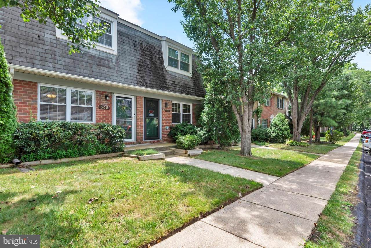 565 Belmawr Place - Photo 1