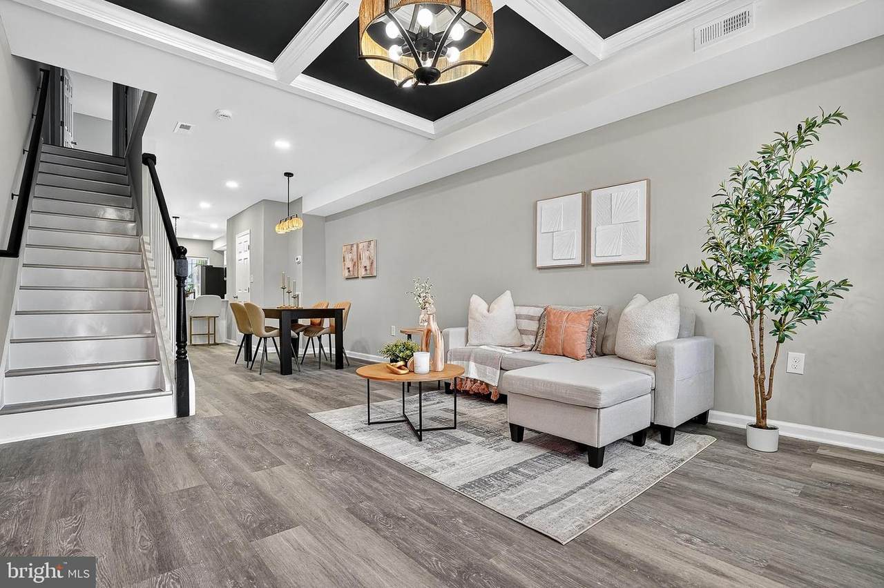 2512 Monument Street - Photo 1