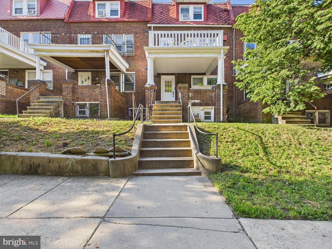 205 33RD Street - Photo 1