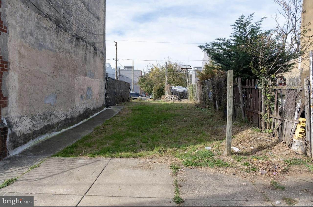 2118 5TH Street - Photo 1