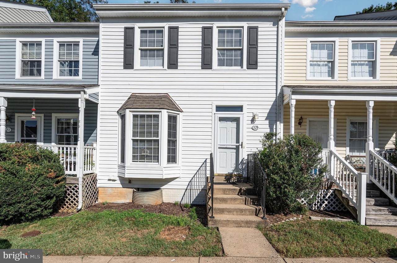 205 Powhatan Court - Photo 1