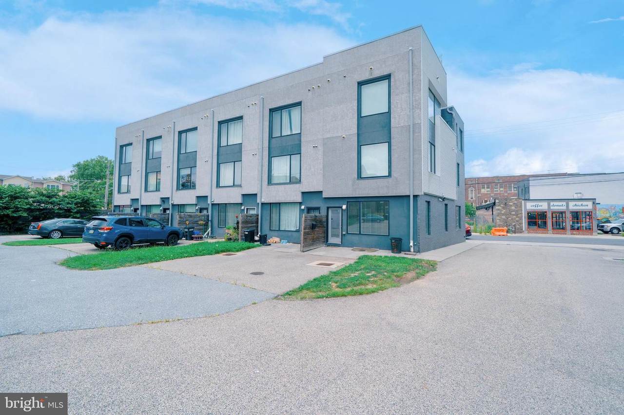 706 7TH Street - Photo 1