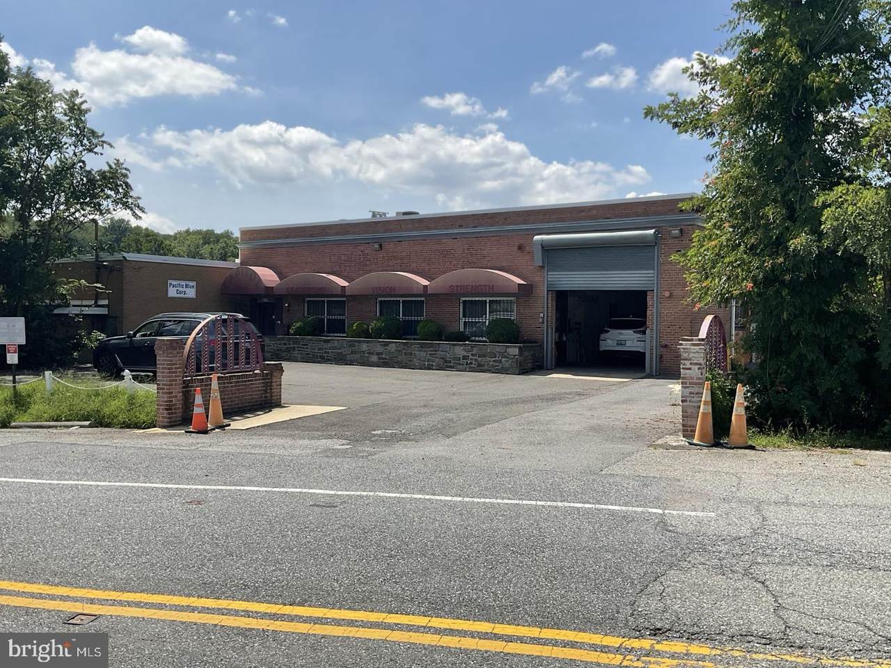 207 Hampton Avenue - Photo 1