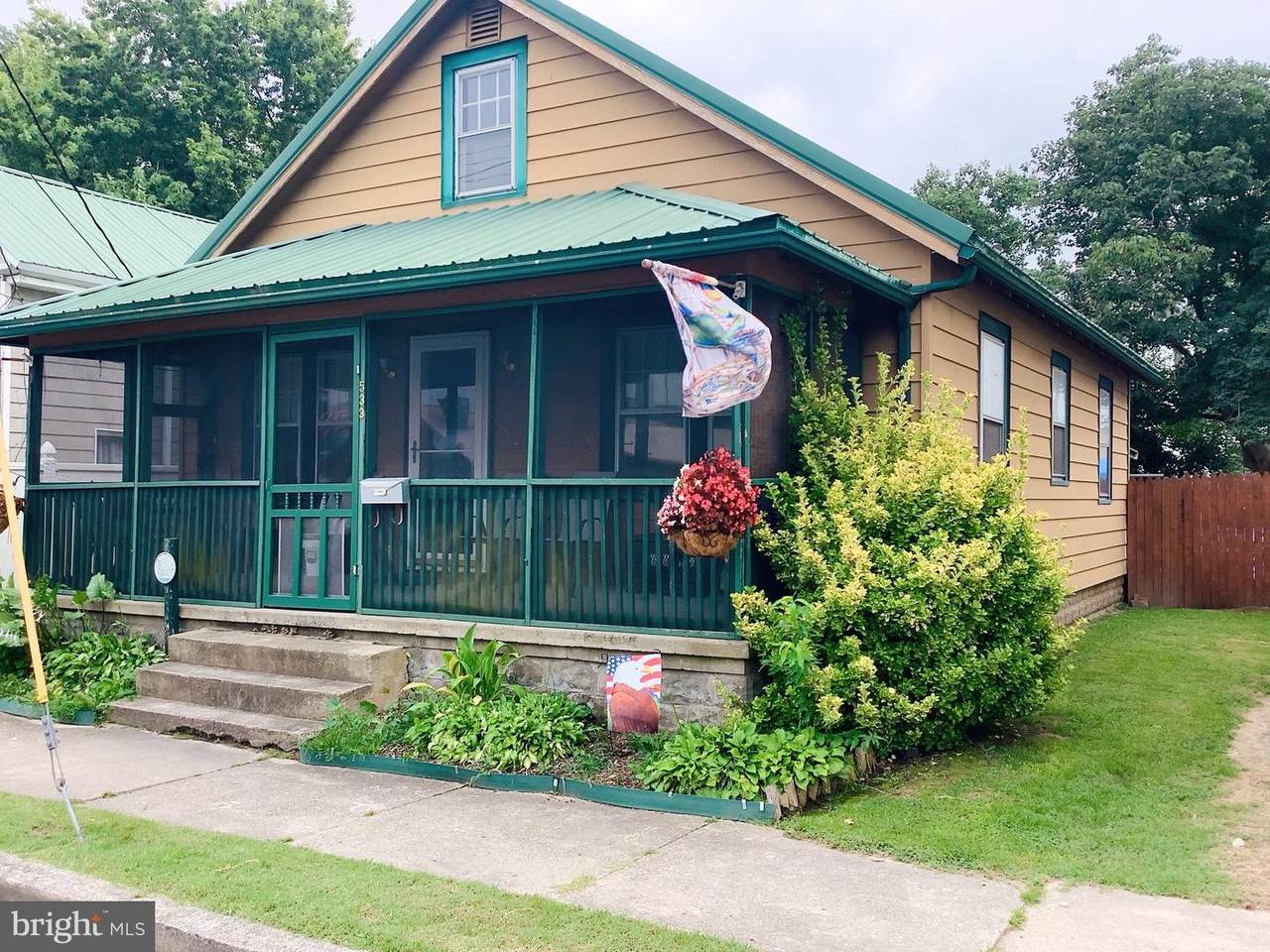 533 Poplar Street - Photo 1