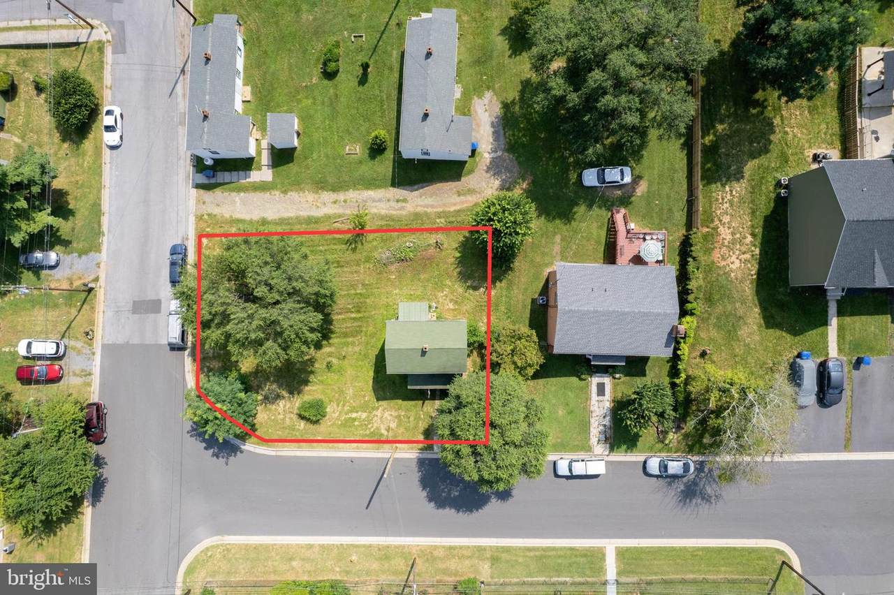 704 Parkview Drive - Photo 1