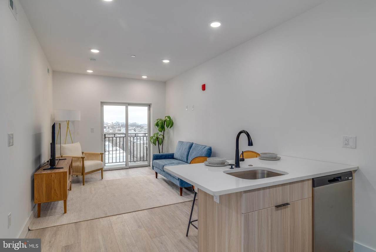 2400-18 Huntingdon Street - Photo 1