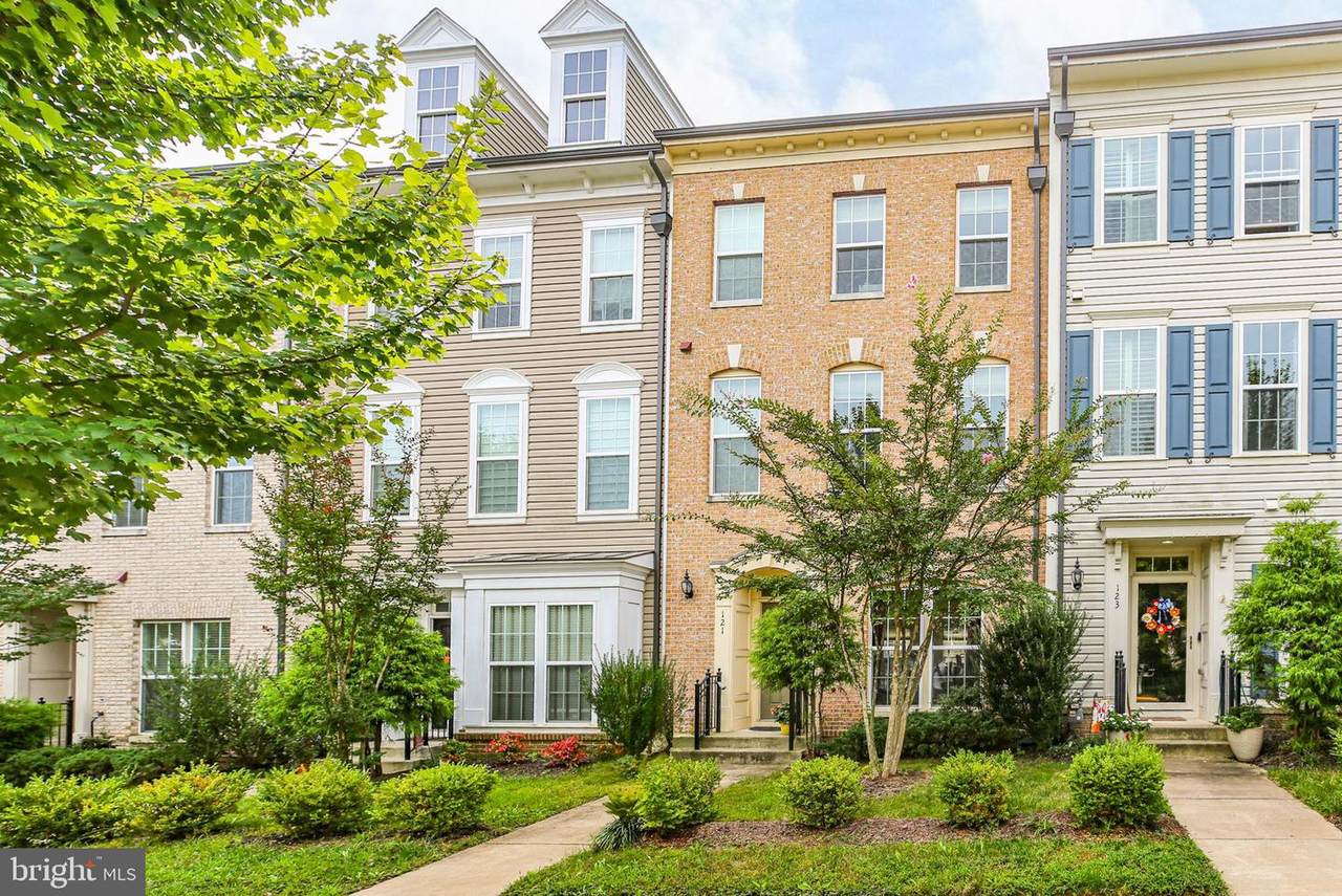 121 Almond Drive - Photo 1