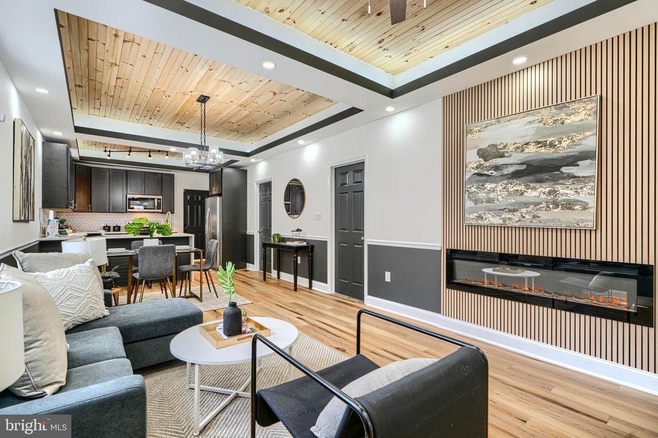 2200 Longwood Street - Photo 1