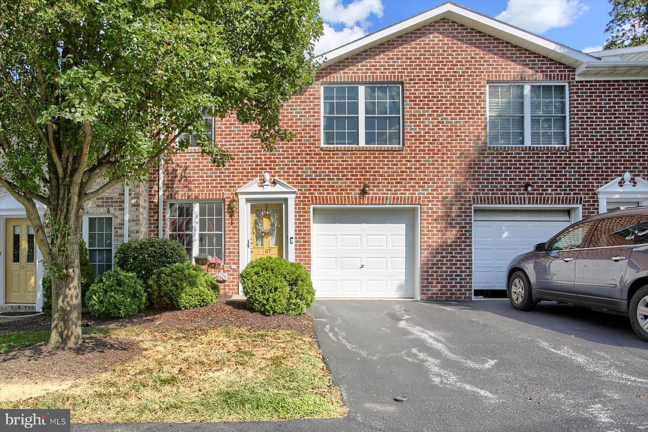 107 Silver Screen Lane - Photo 1