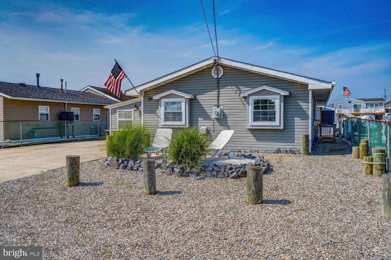 28 Los Angeles Drive - Photo 1