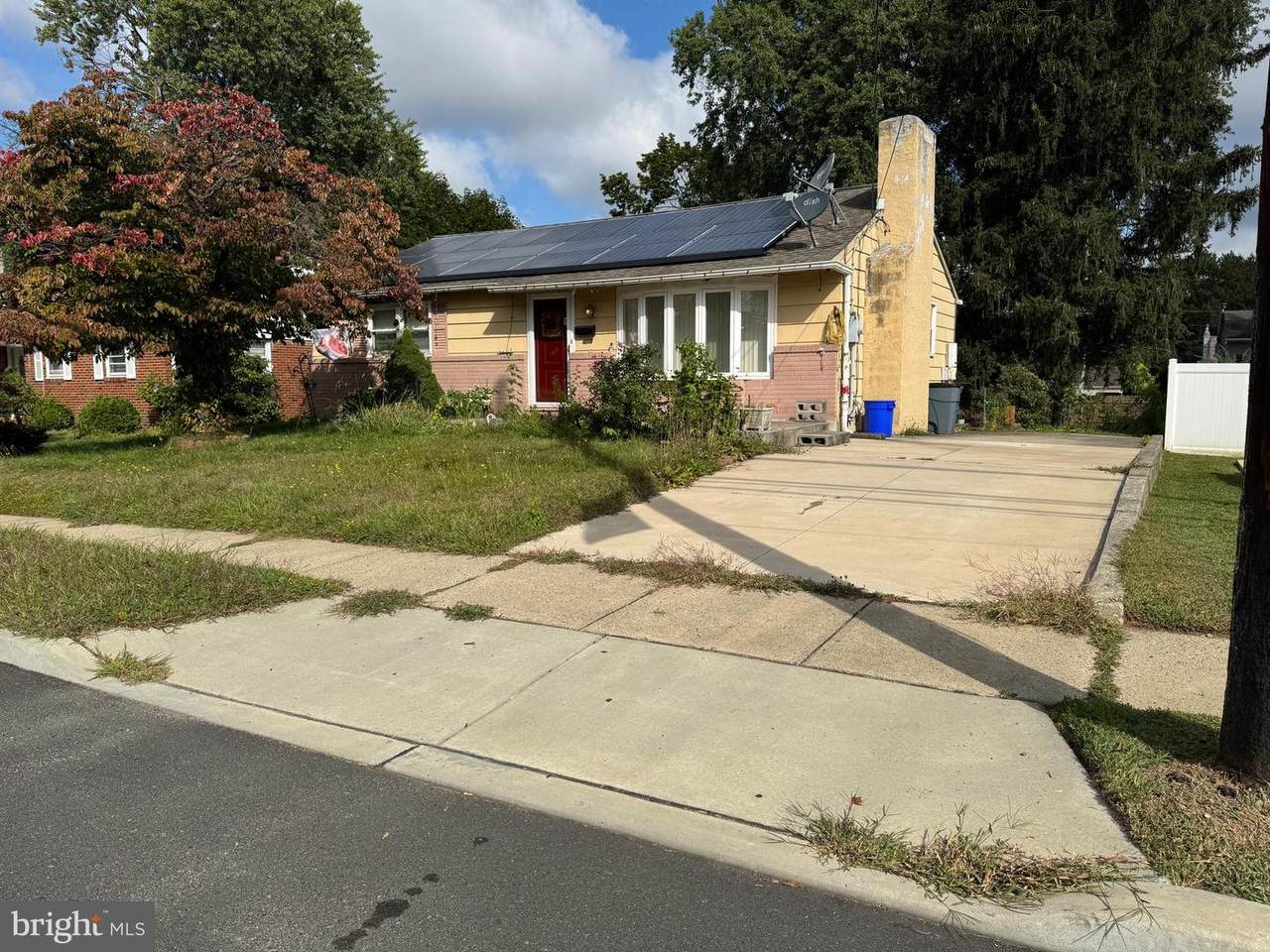 609 Evesham Avenue - Photo 1